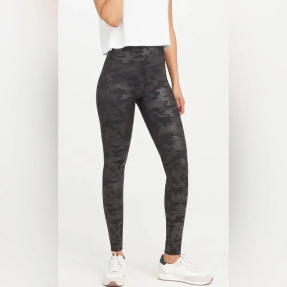 NWOT SPANX Faux Leather High Rise Camo Leggings- Size Large - Picture 1 of 8